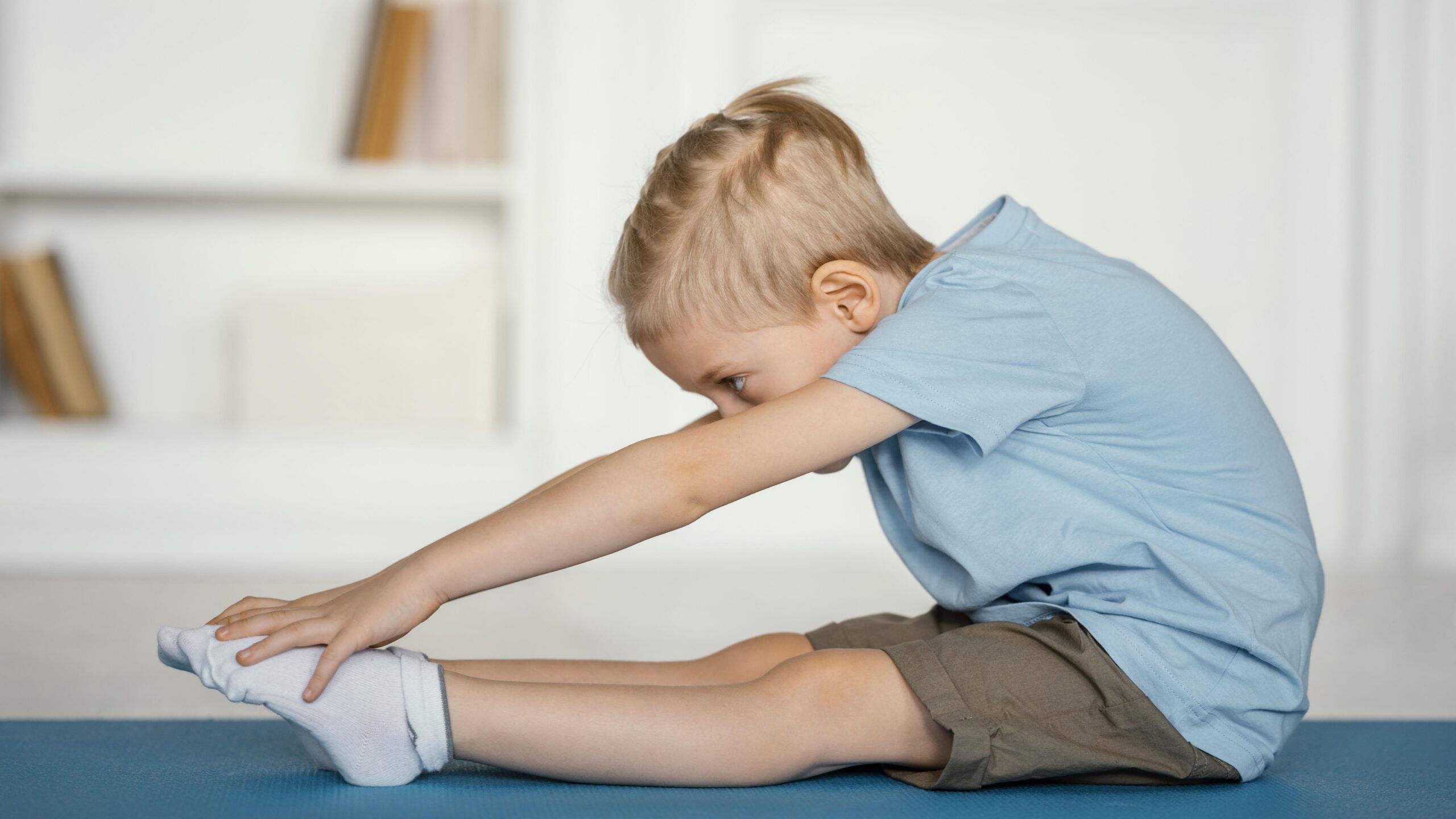 Ortopedė konstatuoja – vaikų laikysena pavojingoje būklėje: ką daryti, kad stuburas išliktų sveikas?