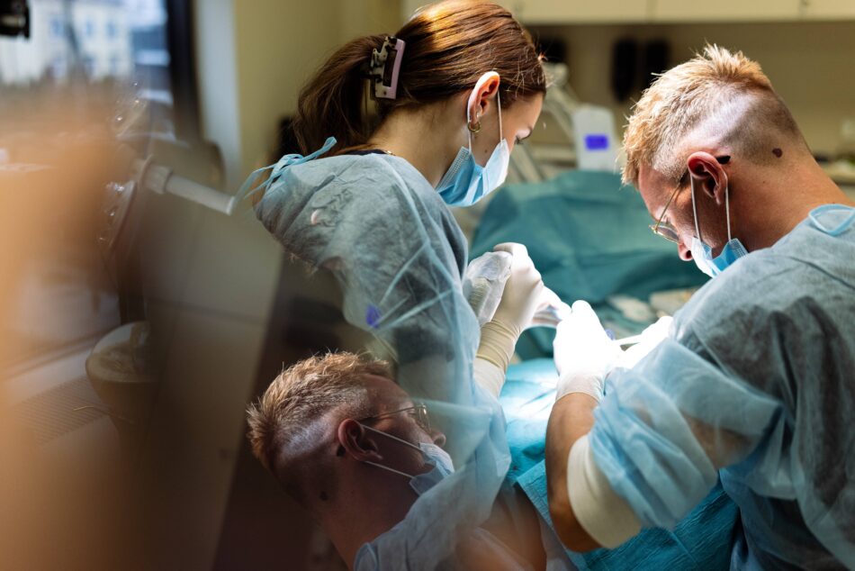 Odontologijos klinika pristato revoliucinį metodą: dantys atkuriami per 3 valandas