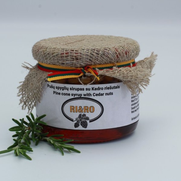 Pušų spyglių sirupas su kedro riešutais – 380g