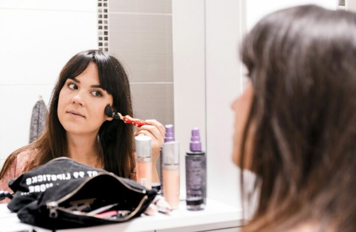 Specialistai paaiškino, kodėl žiemos veido priežiūros priemonės netinka pavasarį